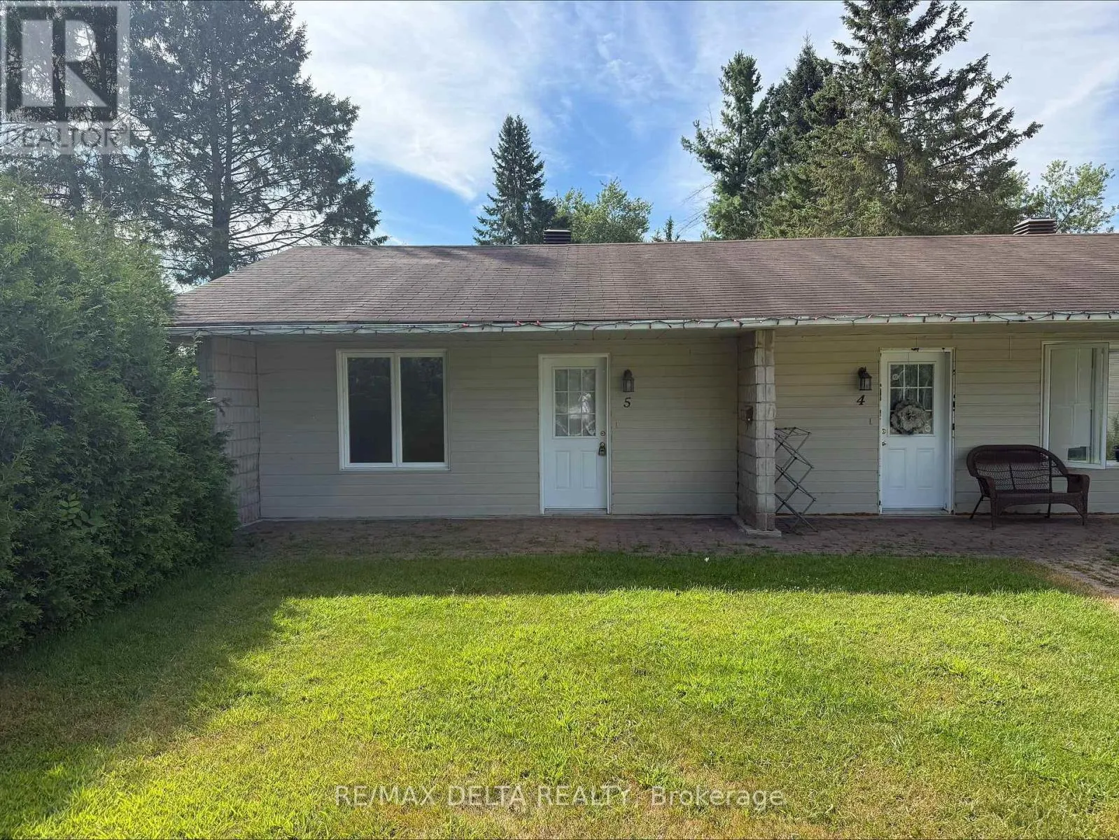 5 - 2248 LAVAL ROAD