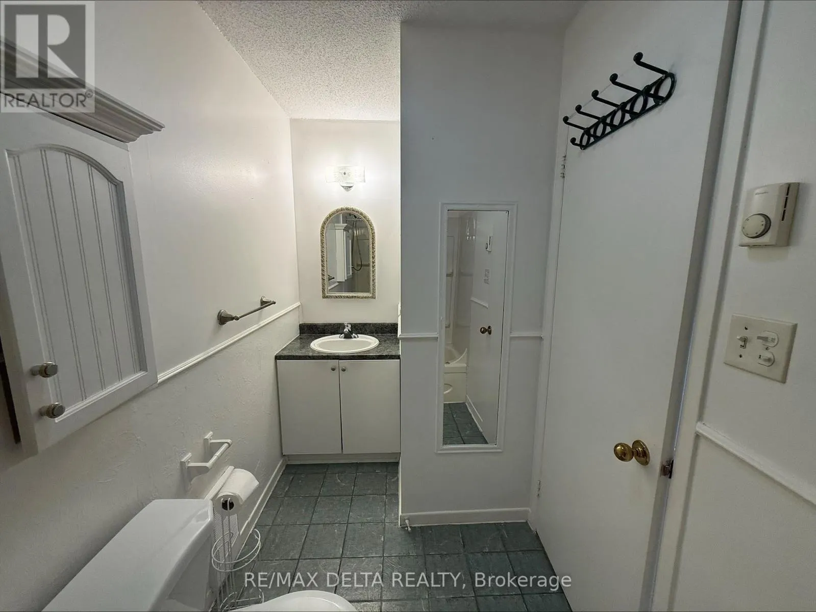 5 - 2248 LAVAL ROAD