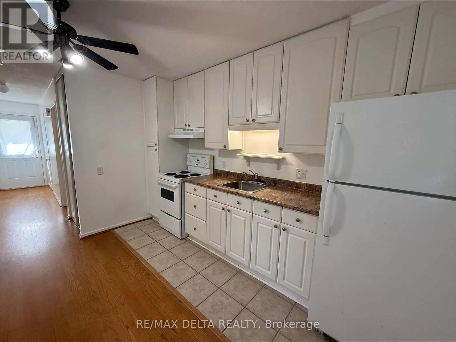 5 - 2248 LAVAL ROAD