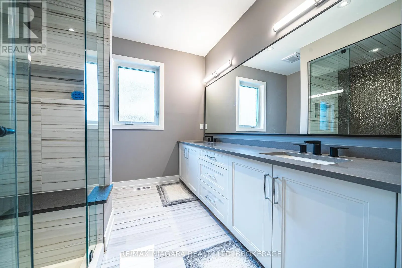 17 - 24 GRAPEVIEW DRIVE, #17