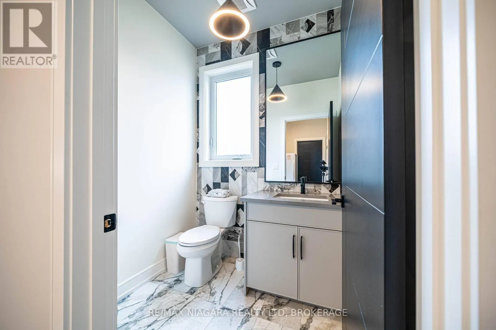 17 - 24 GRAPEVIEW DRIVE, #17