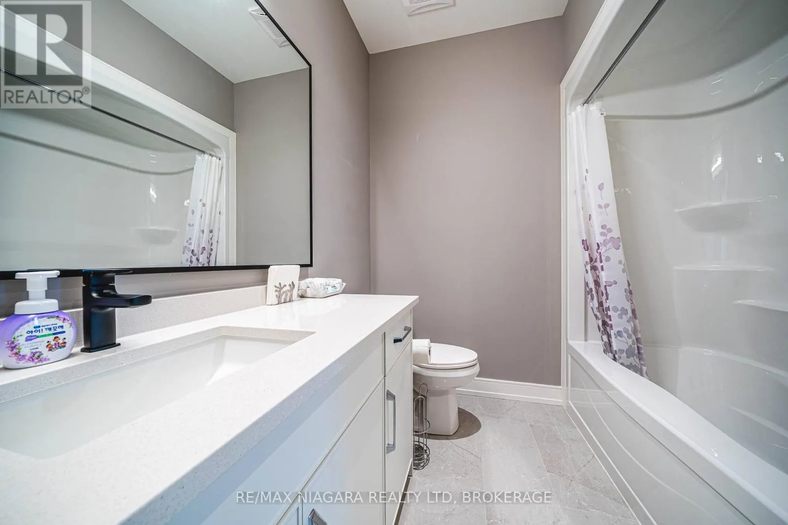 17 - 24 GRAPEVIEW DRIVE, #17