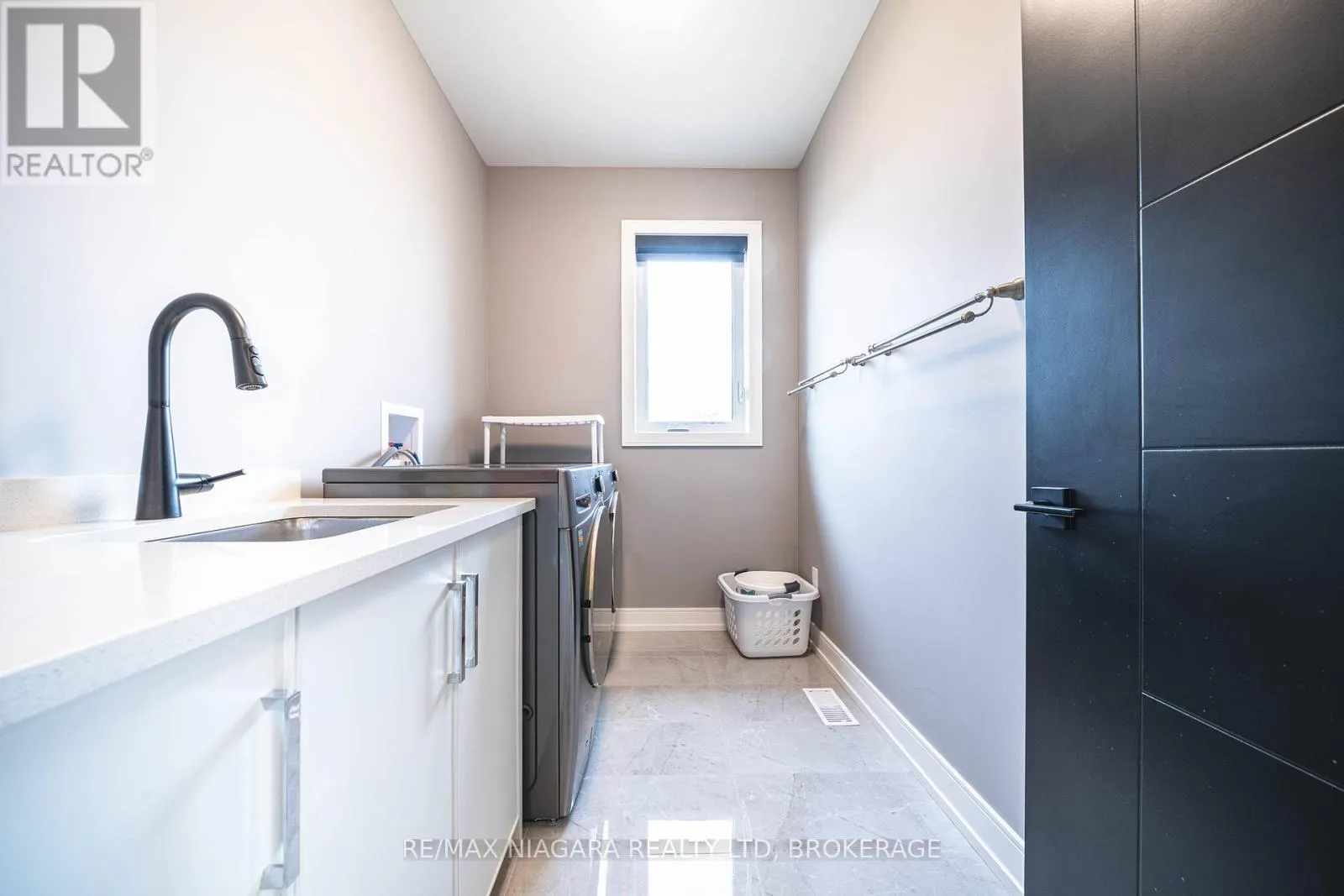 17 - 24 GRAPEVIEW DRIVE, #17