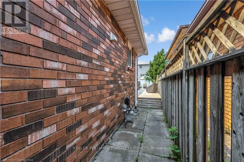18 ROSEWELL STREET
