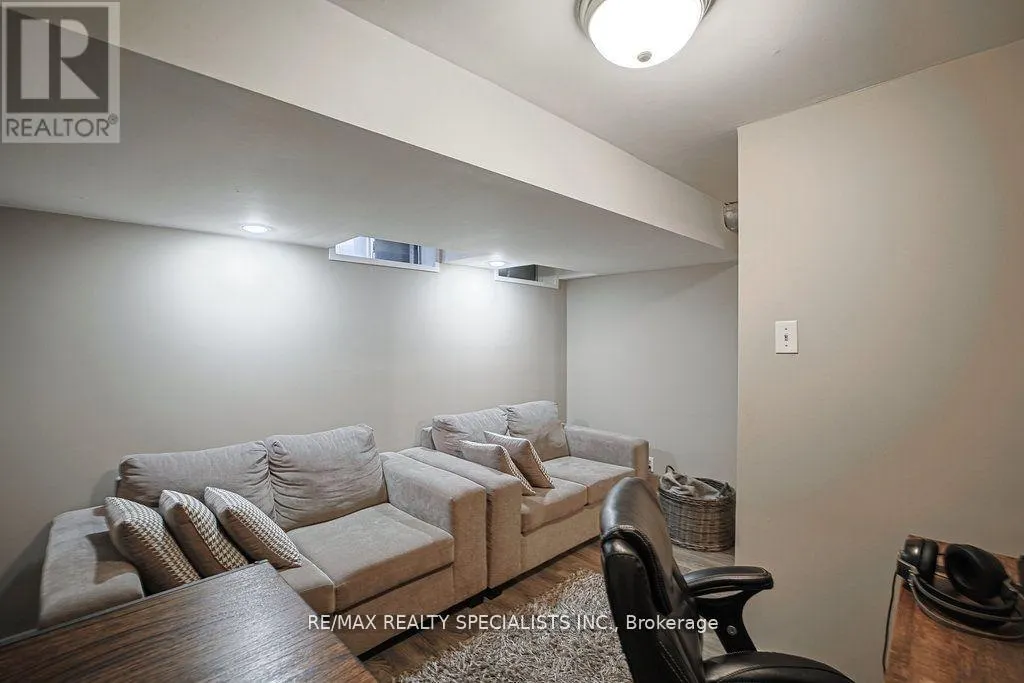 123 MIDDLEMISS CRESCENT