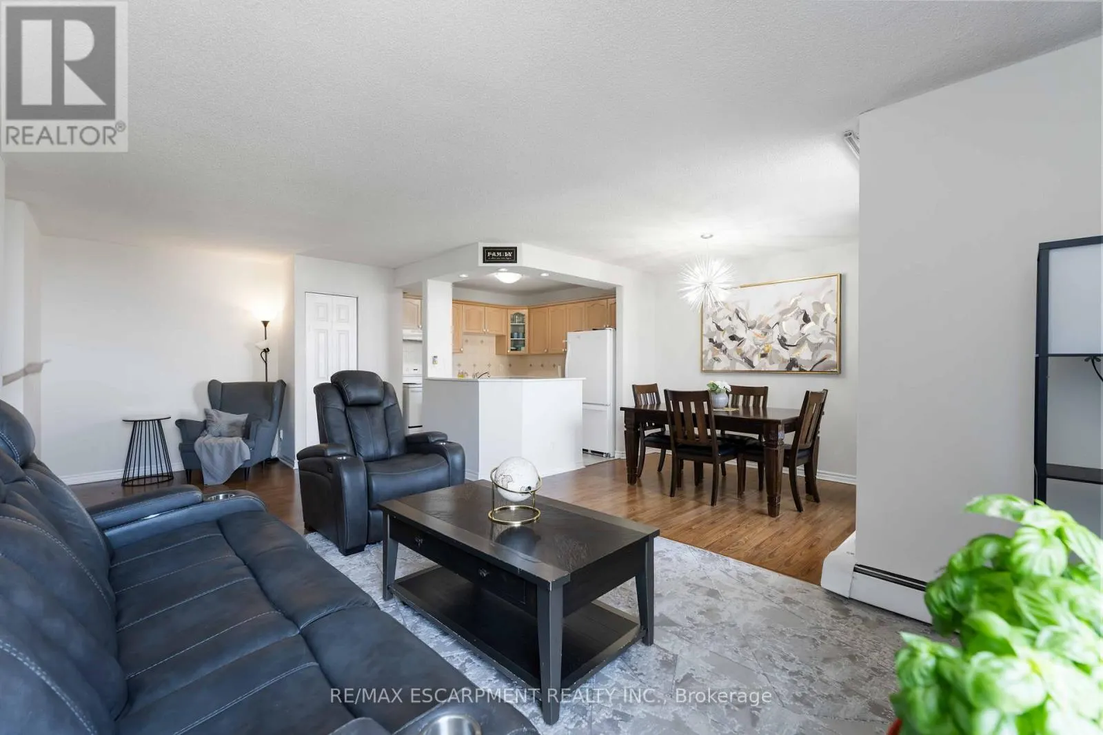 1004 - 75 GLENBURN COURT
