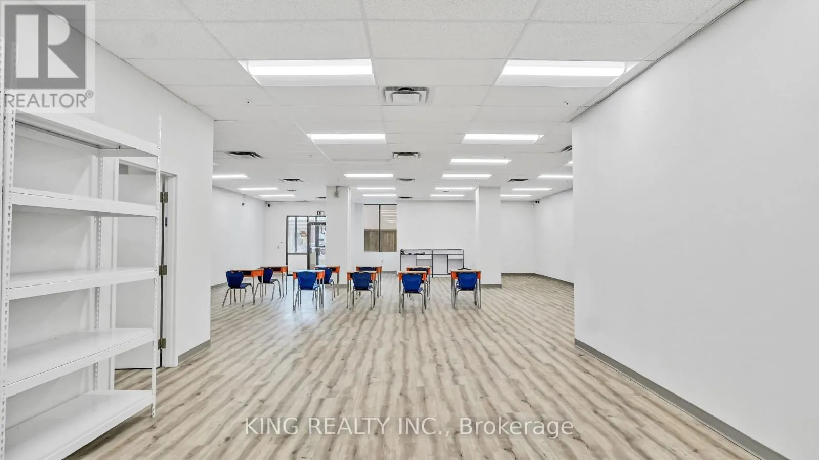 109-110 - 379 DUNDAS STREET