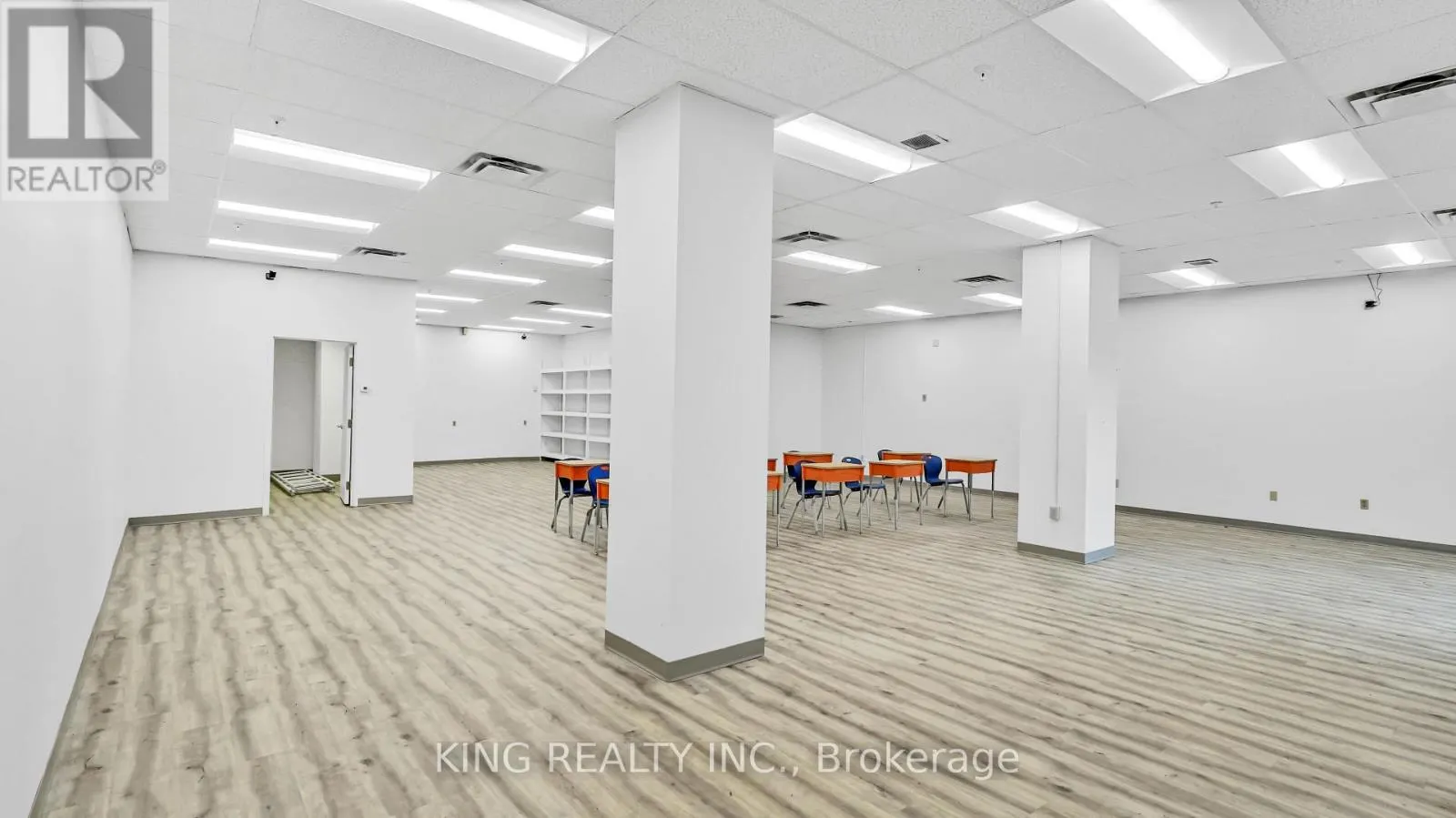 109-110 - 379 DUNDAS STREET