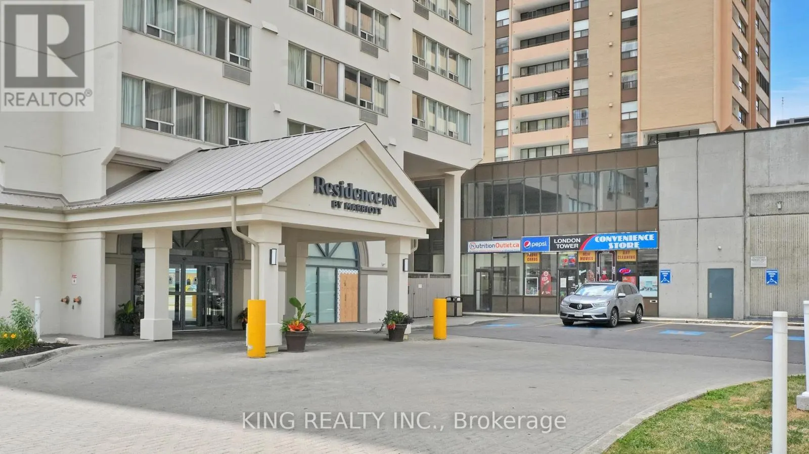 109-110 - 379 DUNDAS STREET