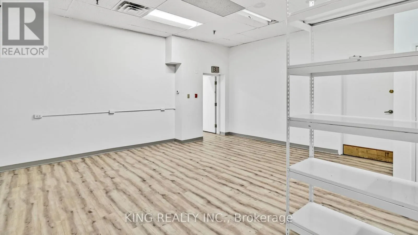109-110 - 379 DUNDAS STREET