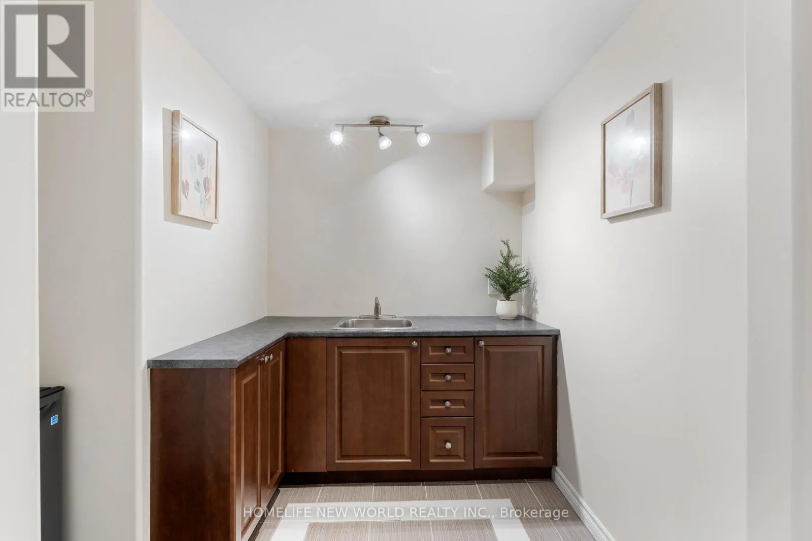 24 KIPLING DRIVE