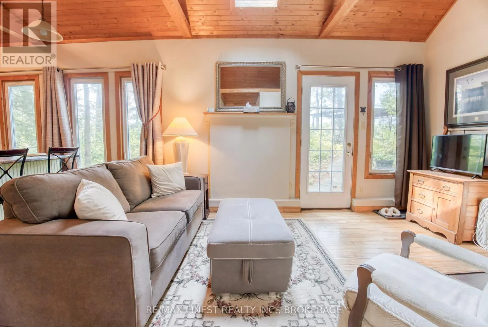 1036A TWIN LAKE LANE