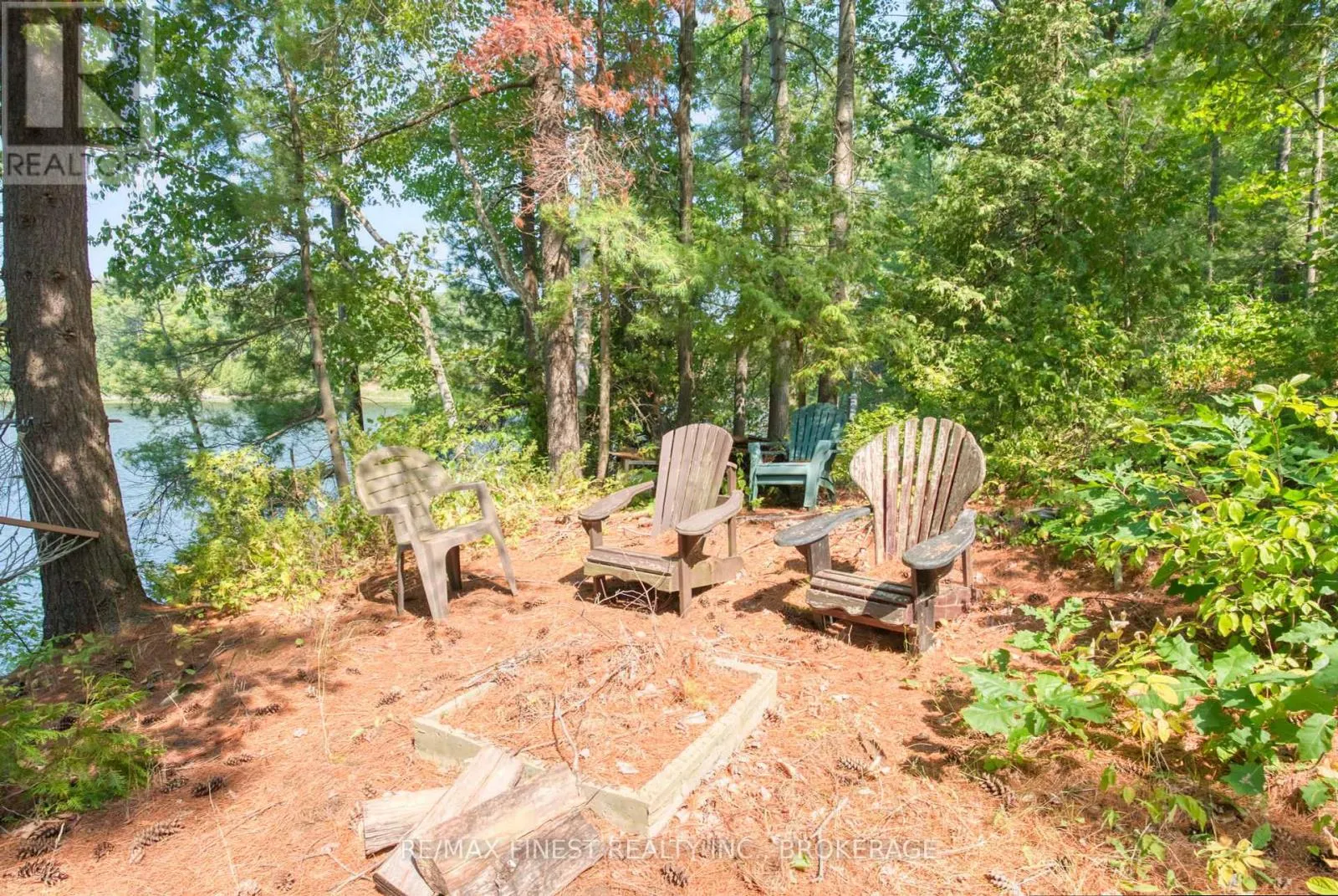 1036A TWIN LAKE LANE