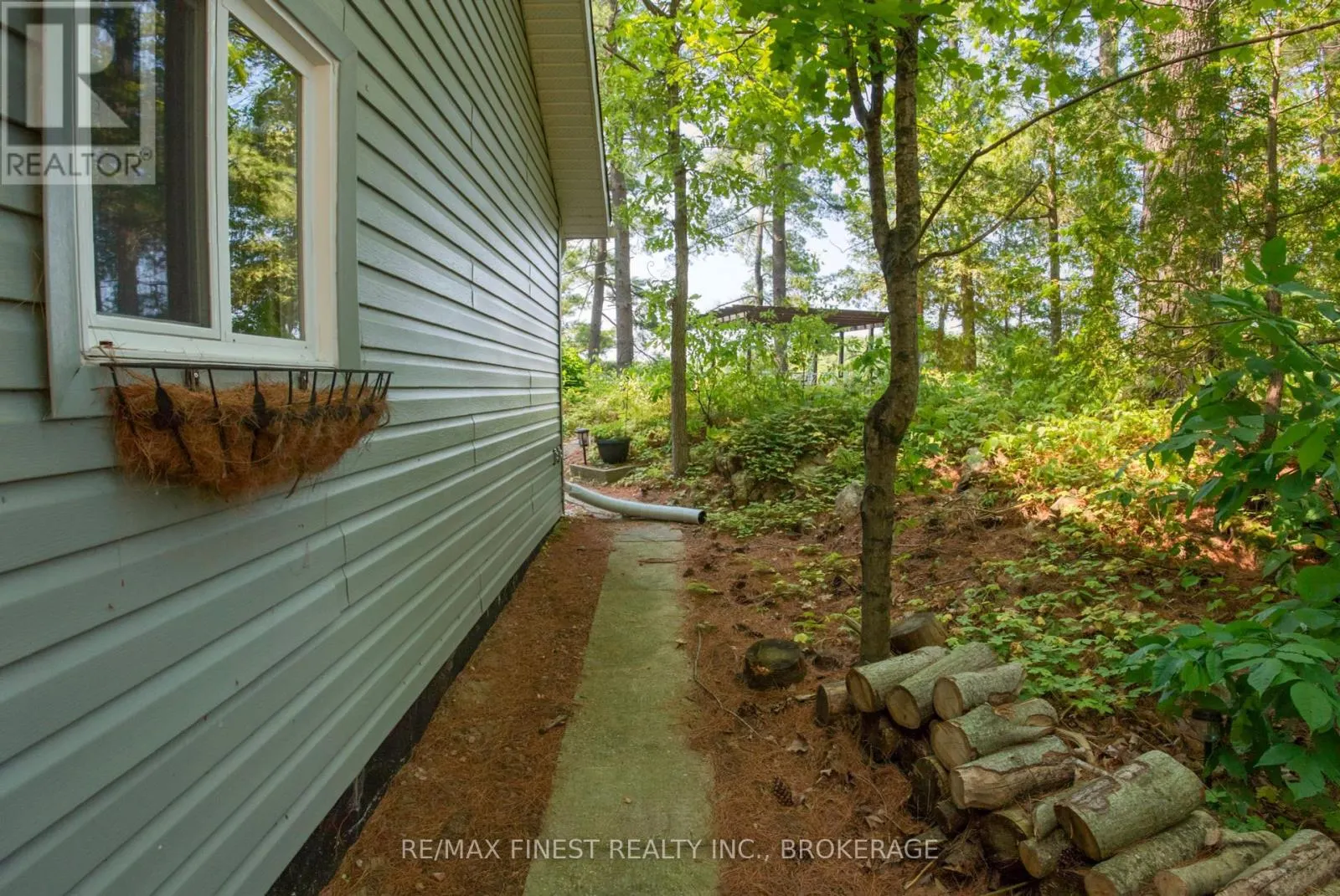 1036A TWIN LAKE LANE
