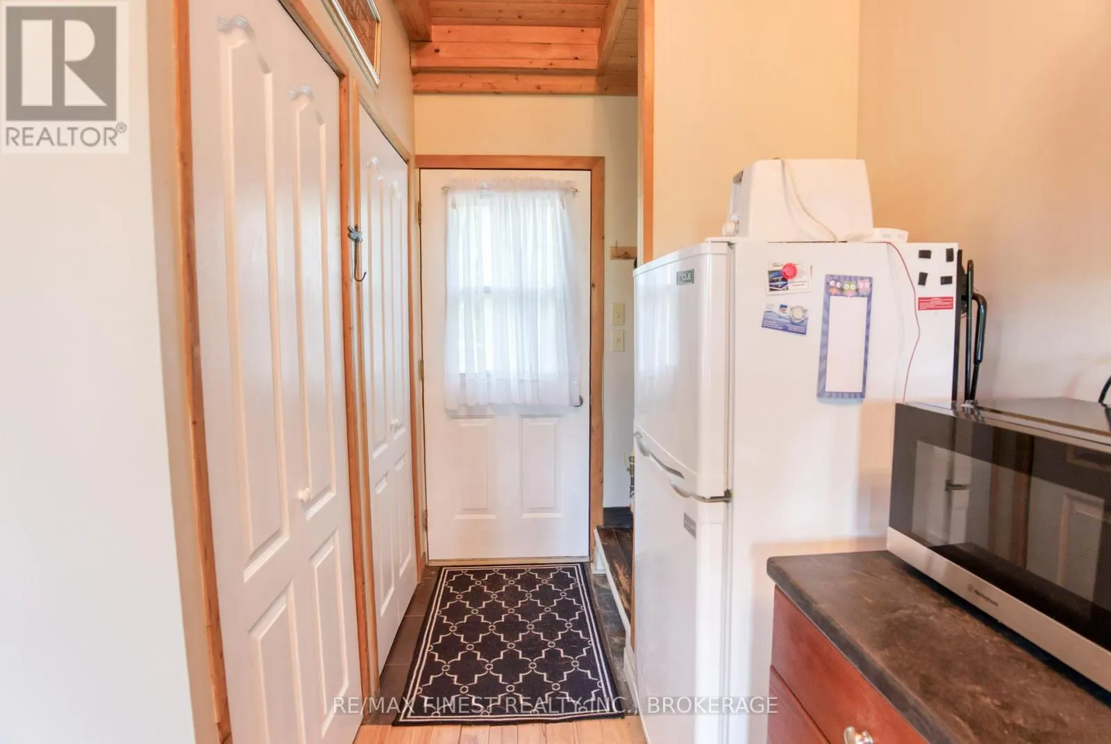 1036A TWIN LAKE LANE