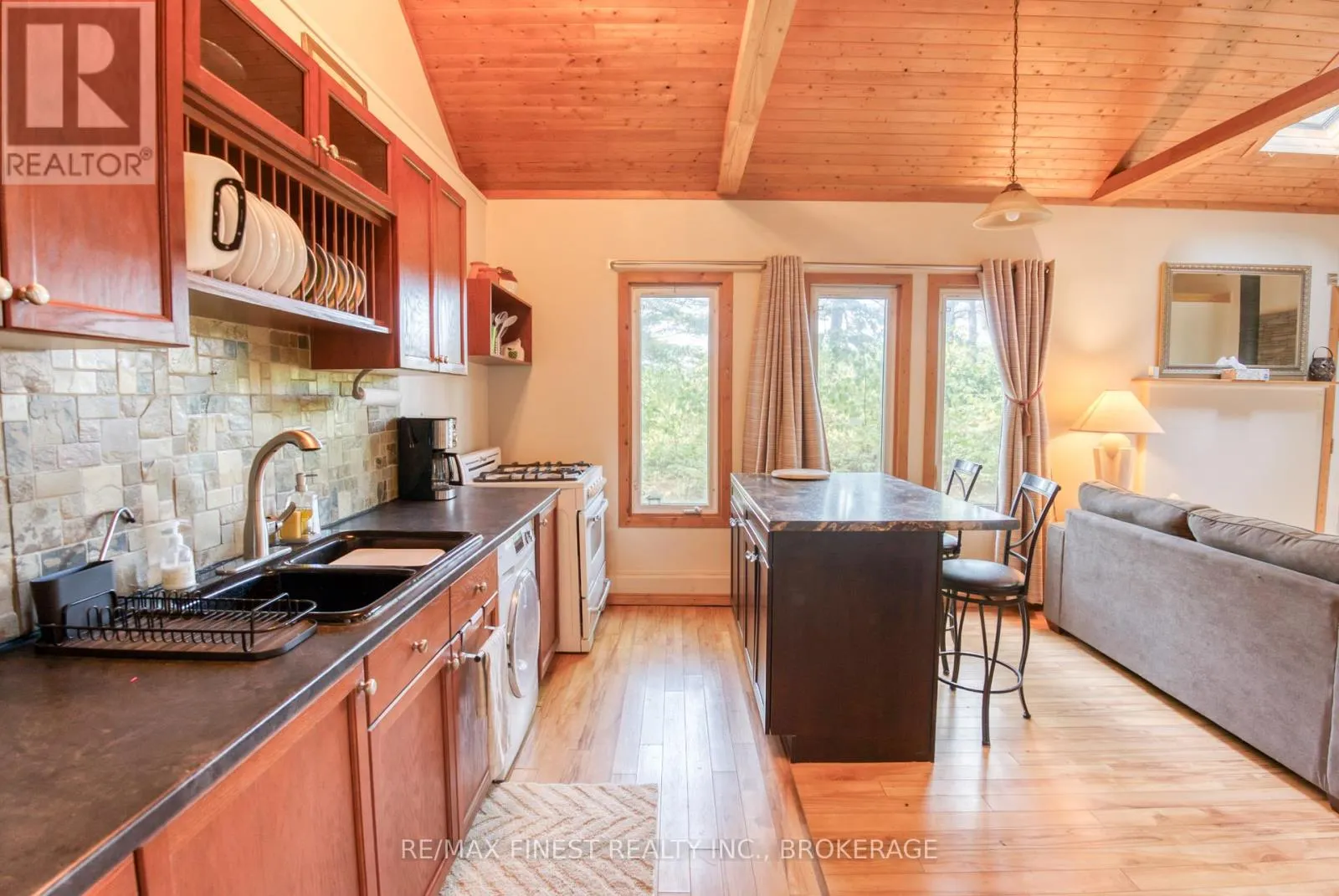 1036A TWIN LAKE LANE