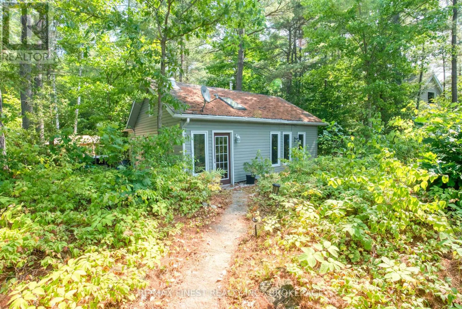 1036A TWIN LAKE LANE