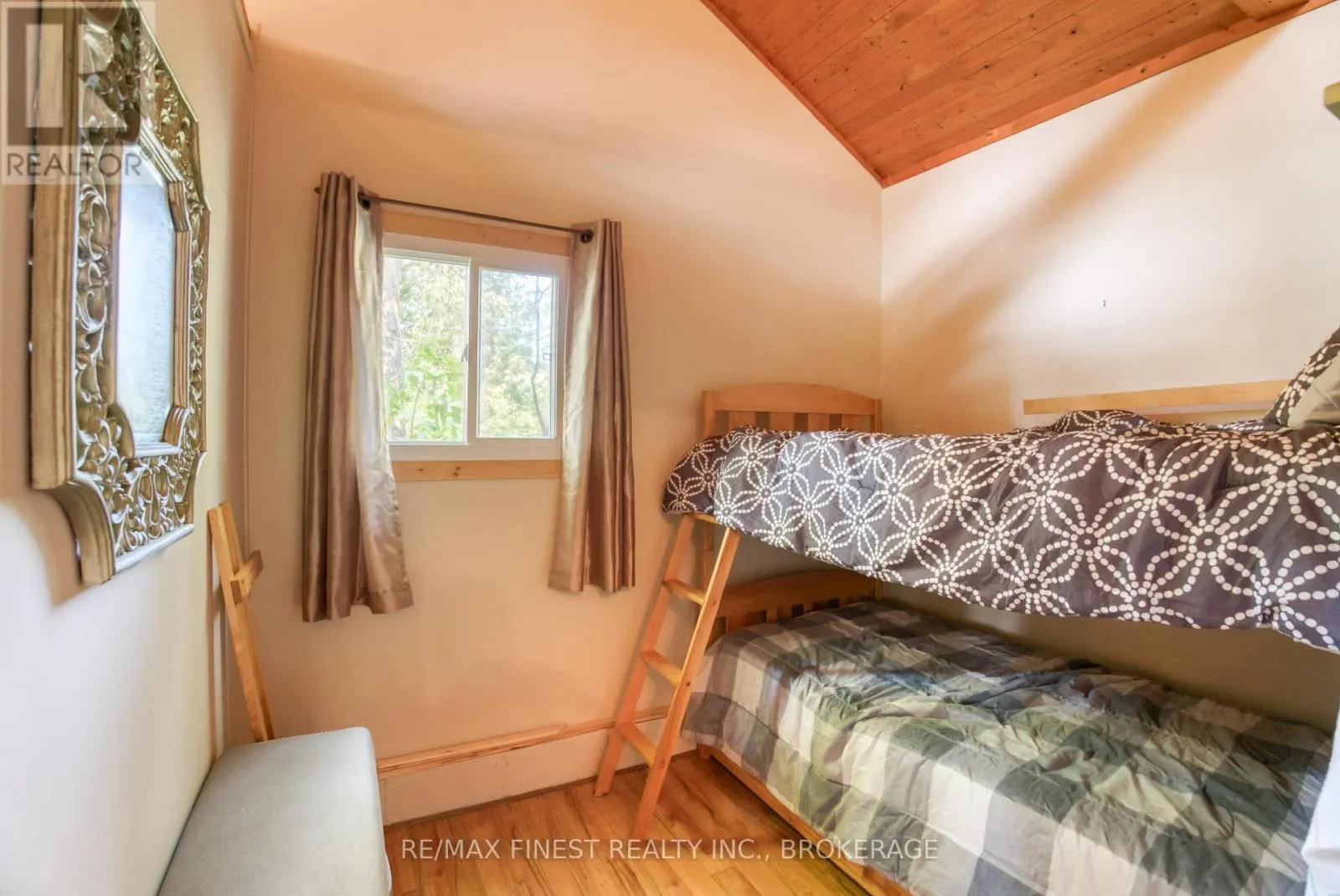 1036A TWIN LAKE LANE