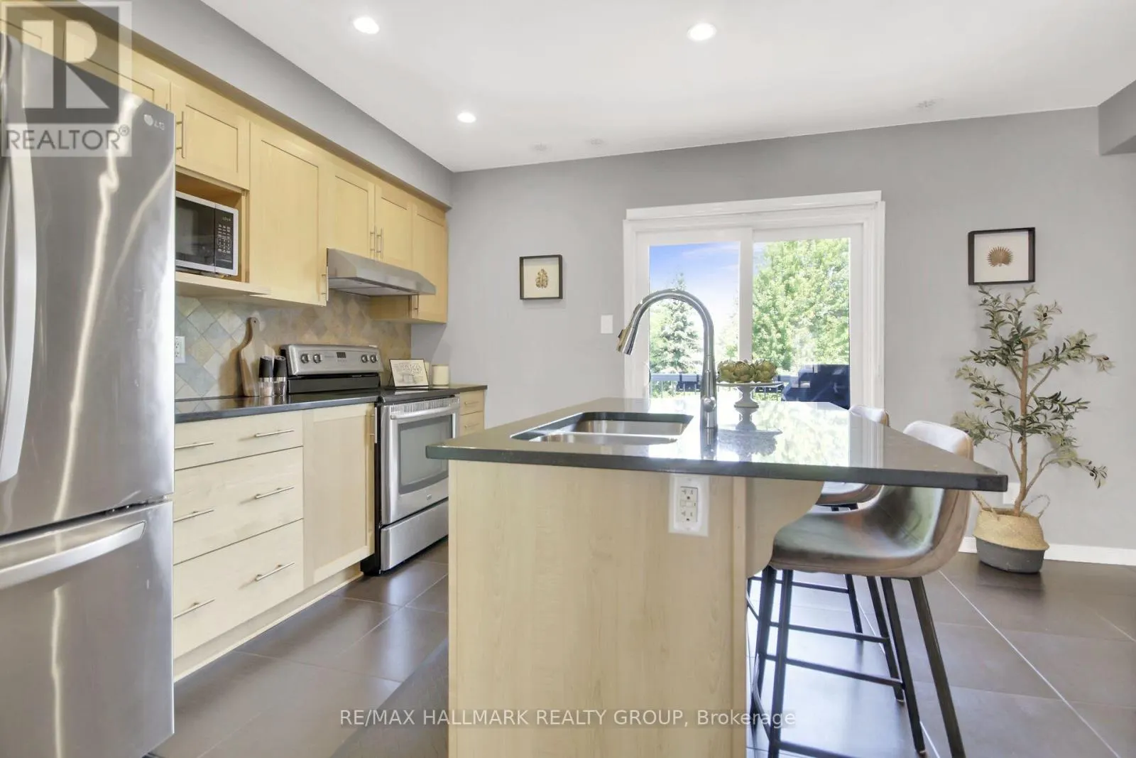 303 MOSAIC PRIVATE