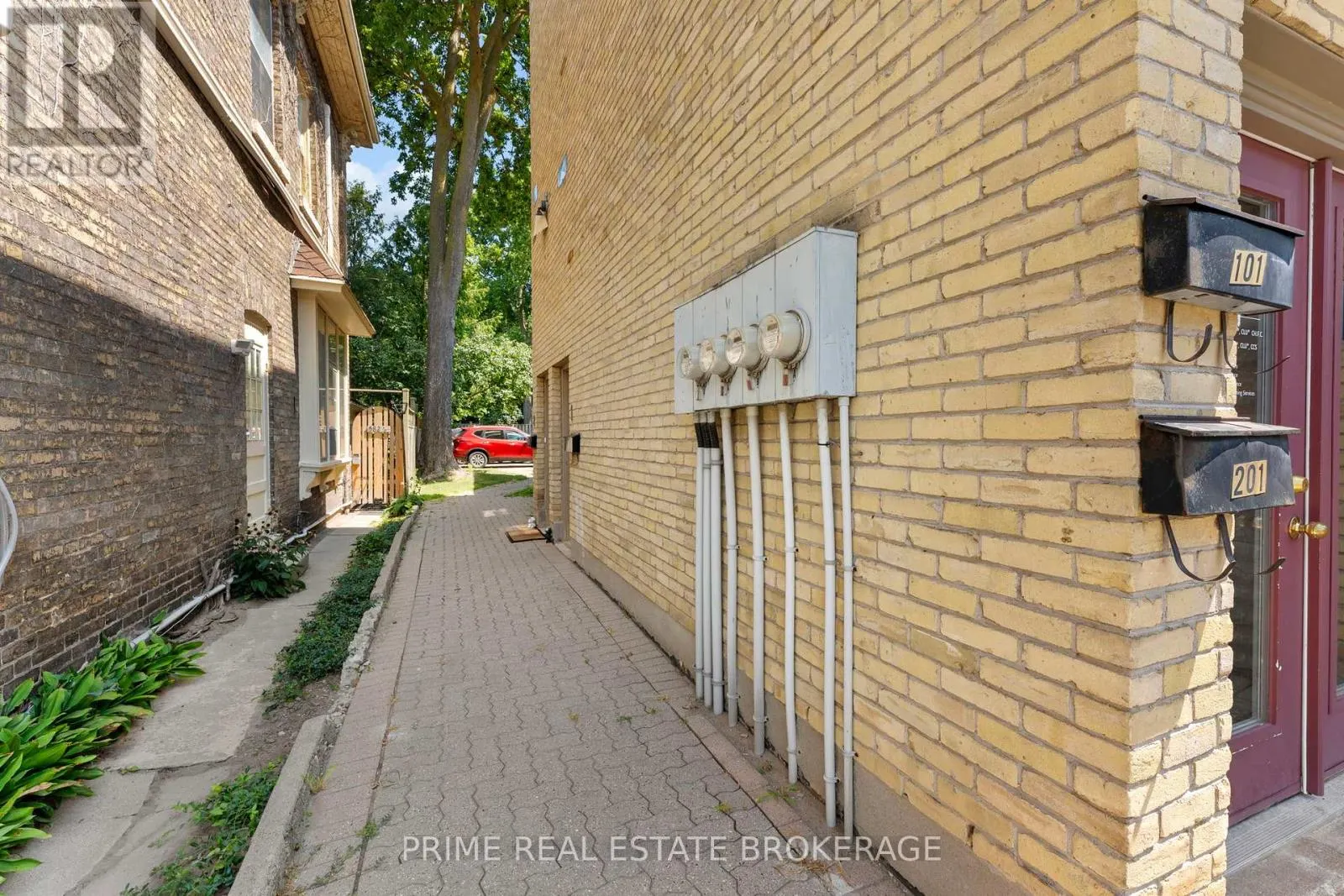 580 WATERLOO STREET E