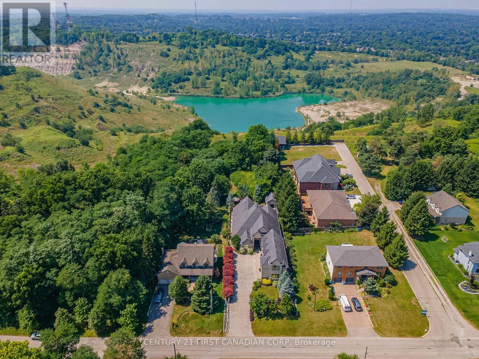 547 CRESTWOOD DRIVE