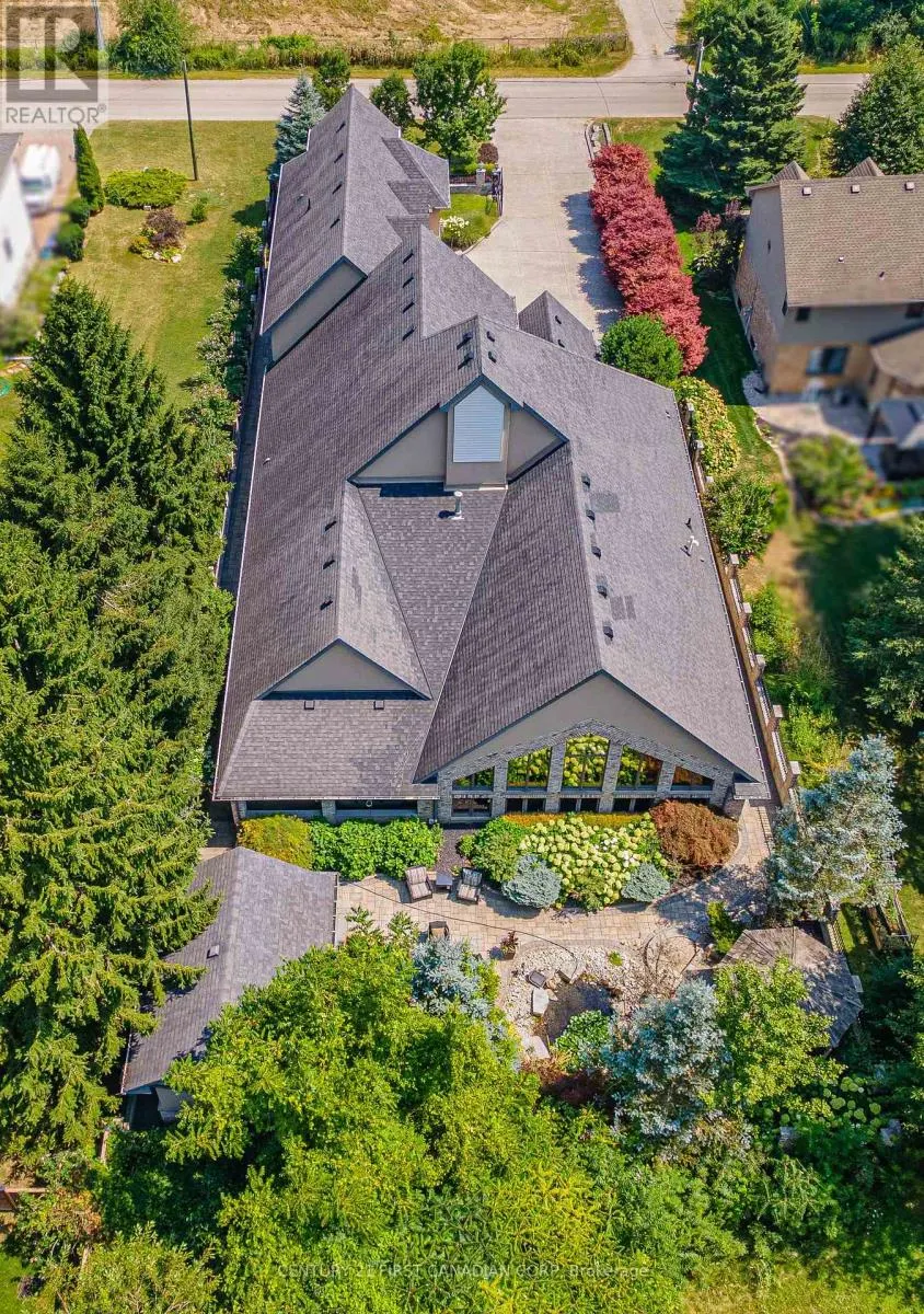547 CRESTWOOD DRIVE