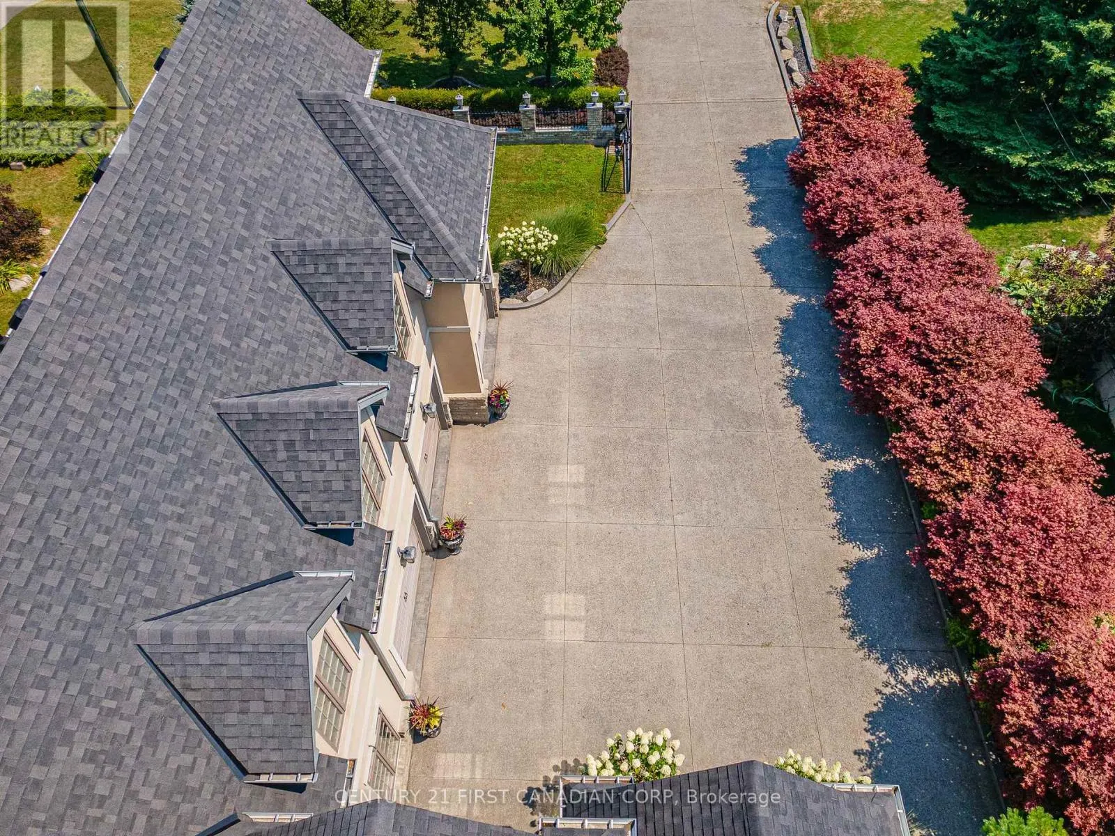 547 CRESTWOOD DRIVE