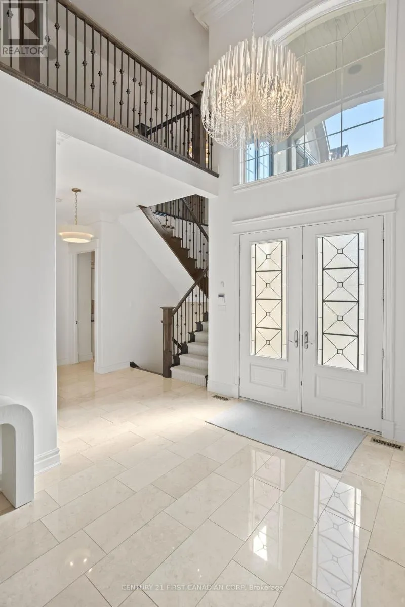 547 CRESTWOOD DRIVE
