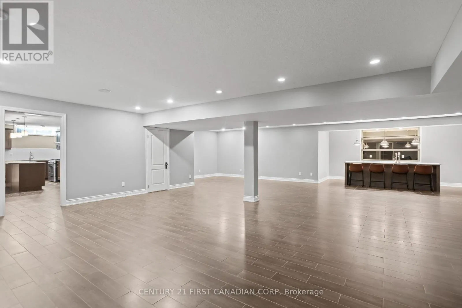 547 CRESTWOOD DRIVE