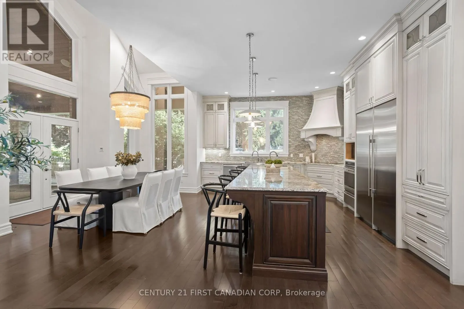 547 CRESTWOOD DRIVE
