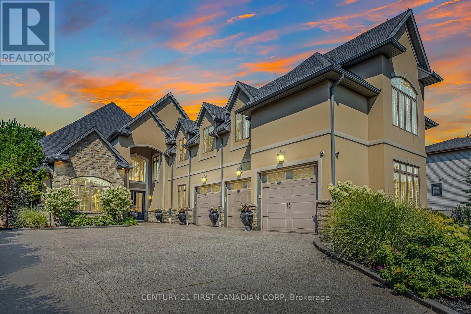 547 CRESTWOOD DRIVE