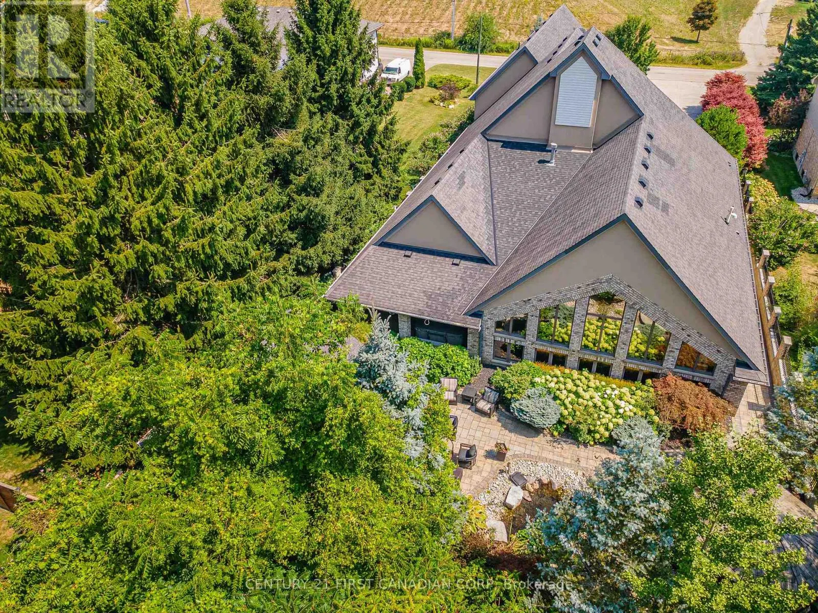 547 CRESTWOOD DRIVE