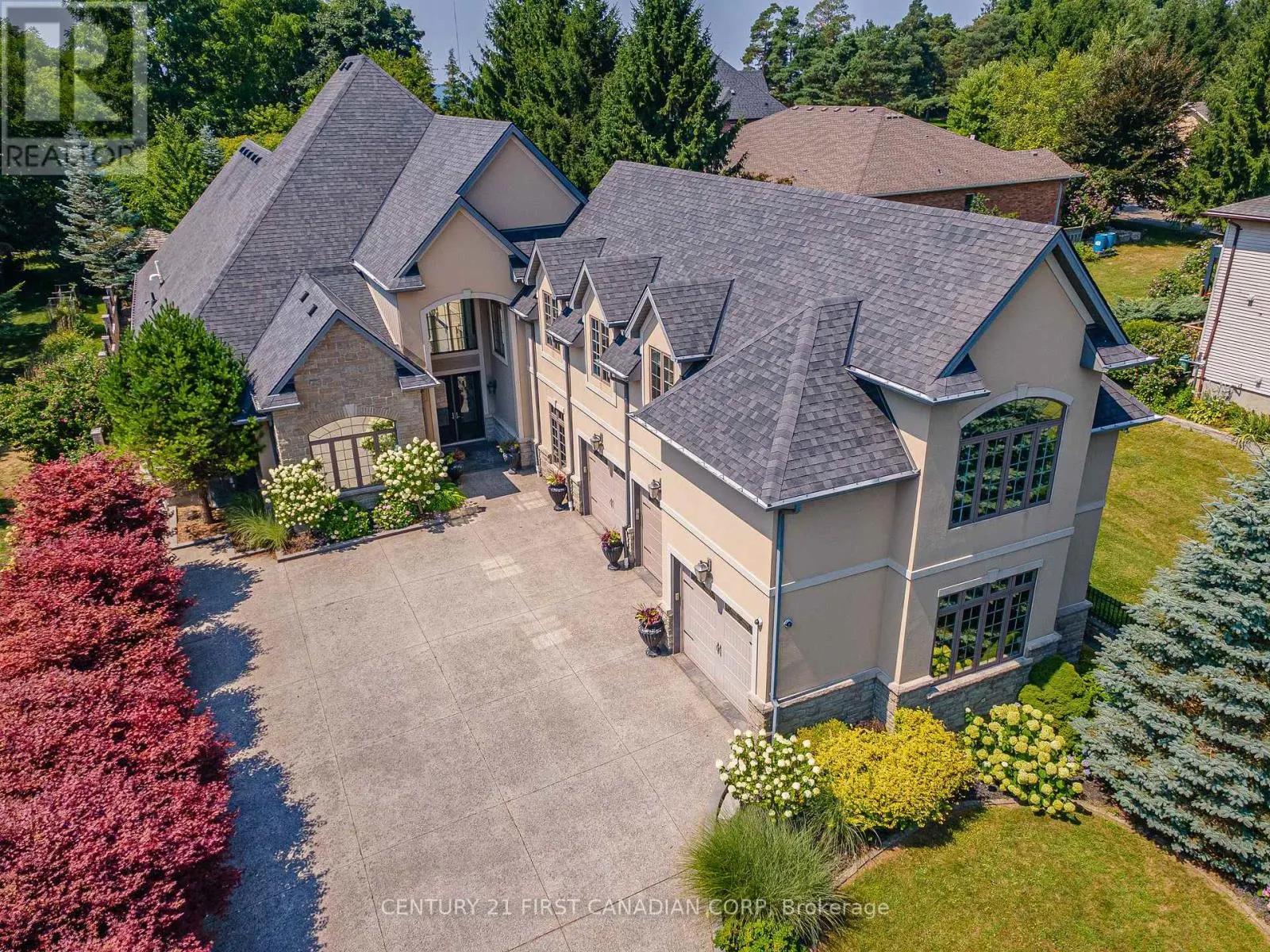 547 CRESTWOOD DRIVE