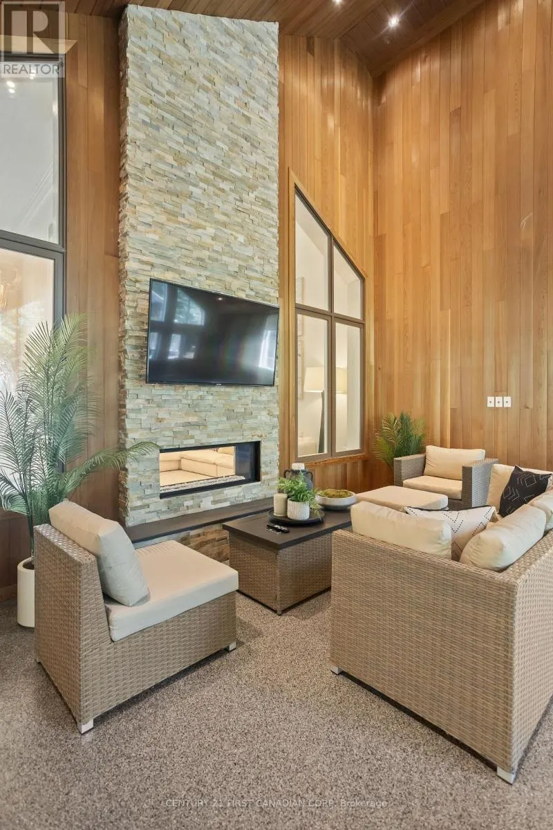 547 CRESTWOOD DRIVE