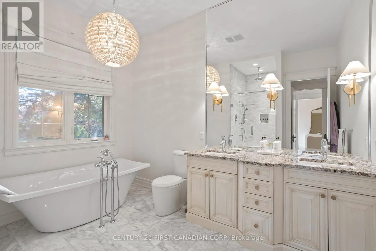 547 CRESTWOOD DRIVE