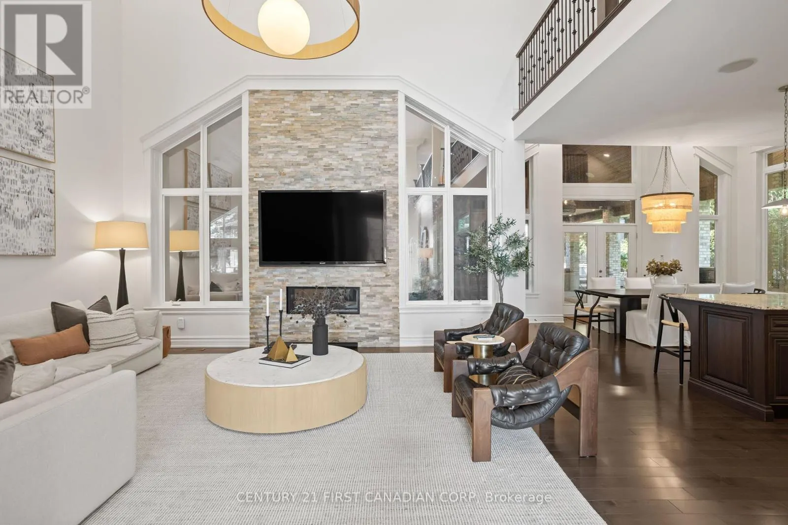 547 CRESTWOOD DRIVE