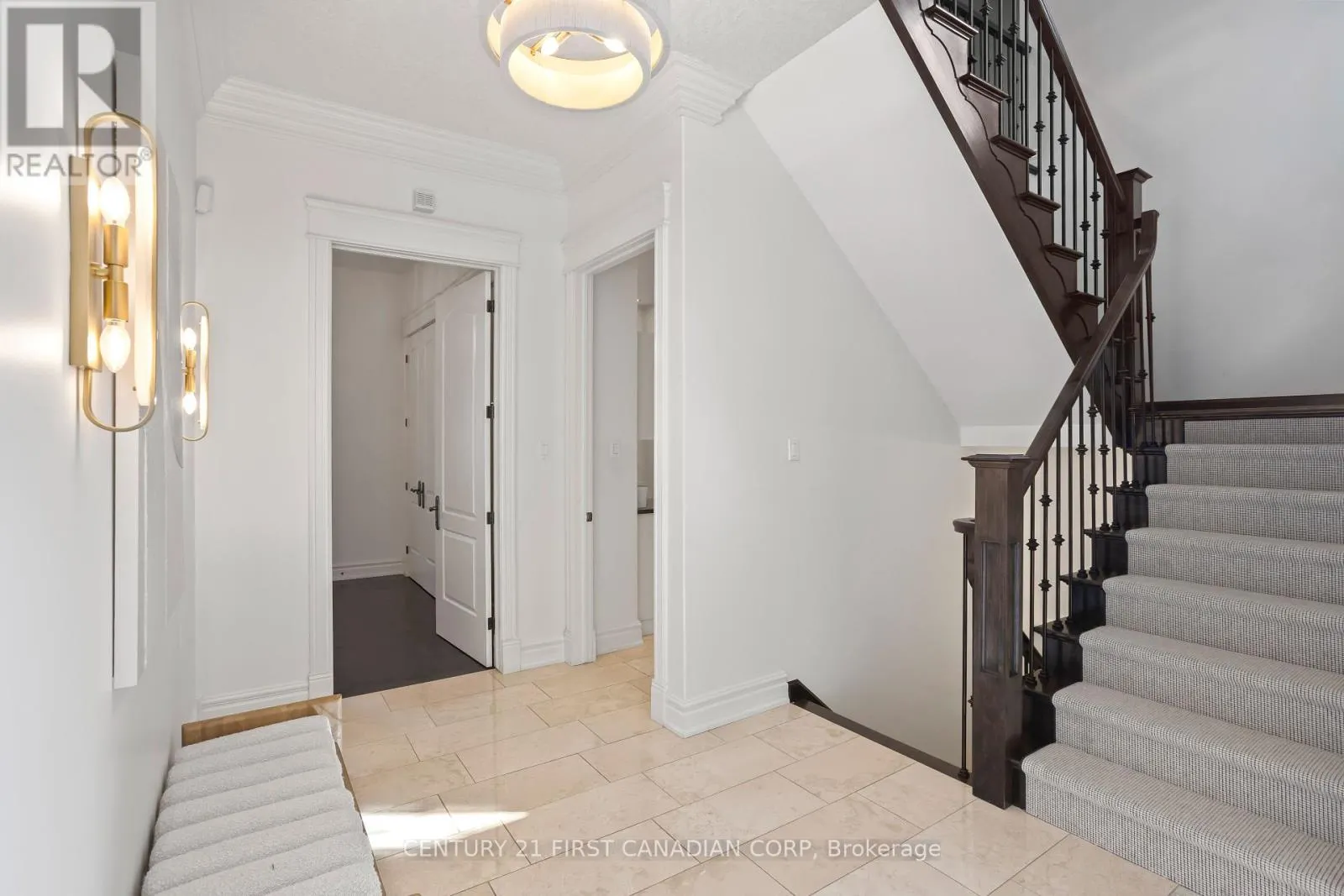 547 CRESTWOOD DRIVE