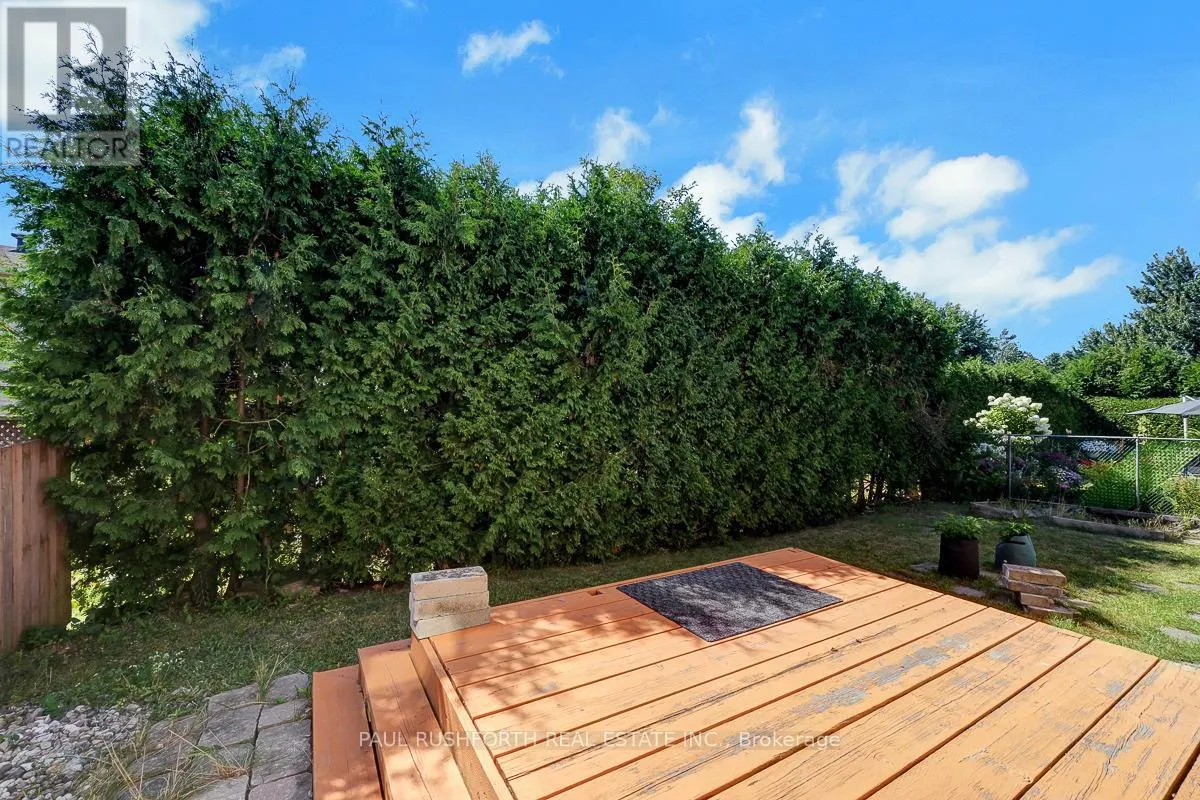 767 VINETTE CRESCENT