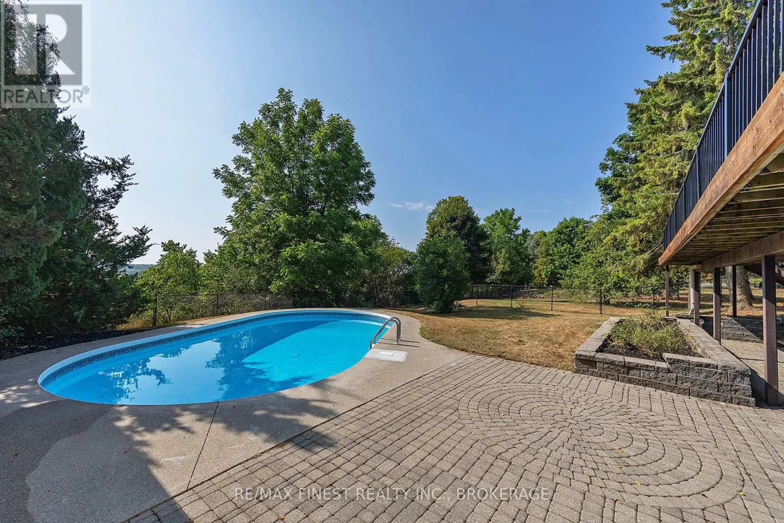3743 MAPLE CREST COURT