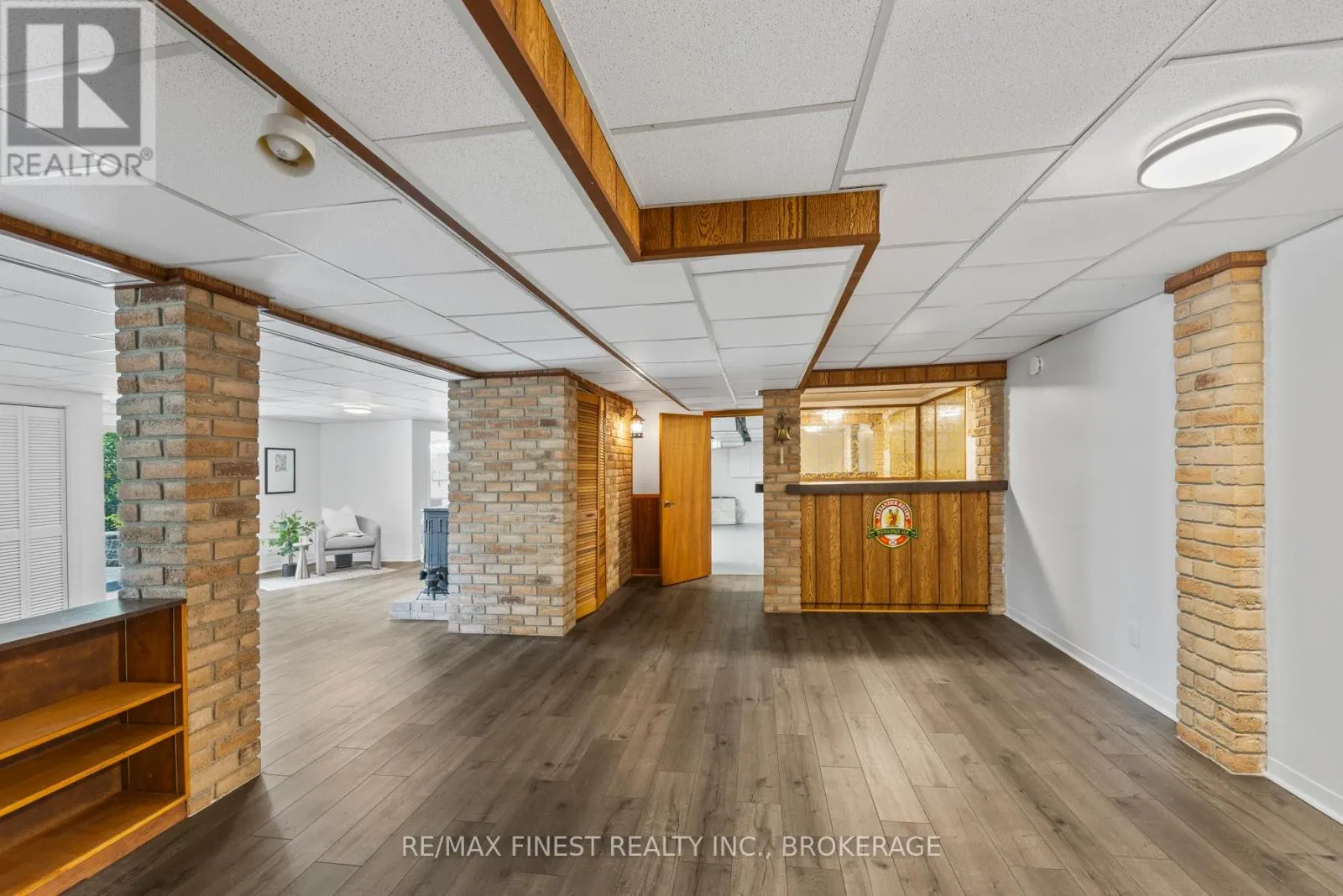3743 MAPLE CREST COURT