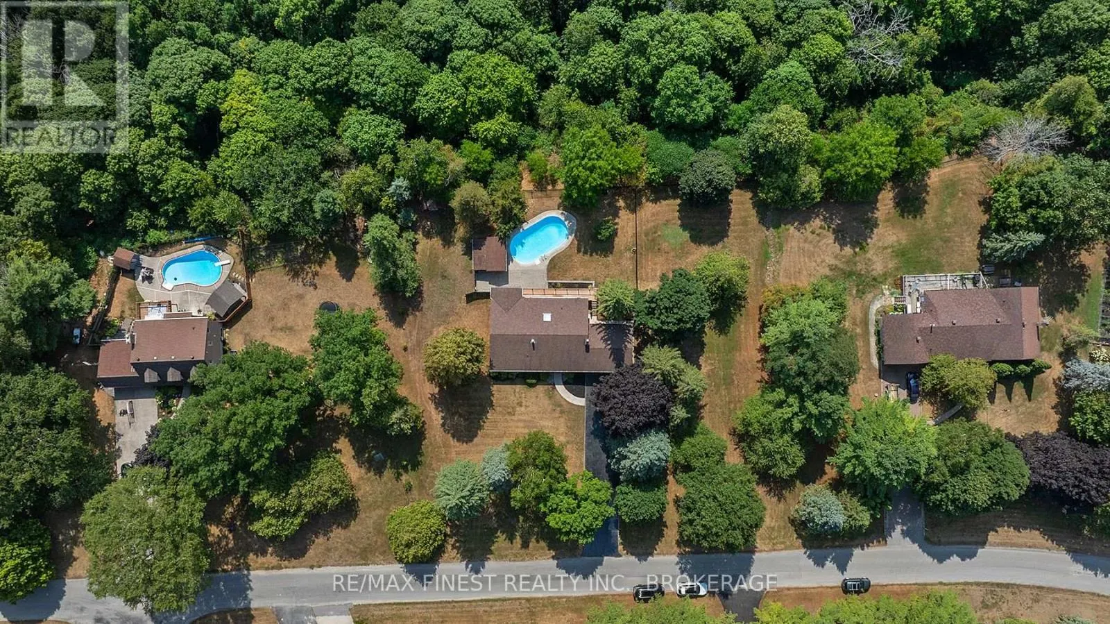 3743 MAPLE CREST COURT