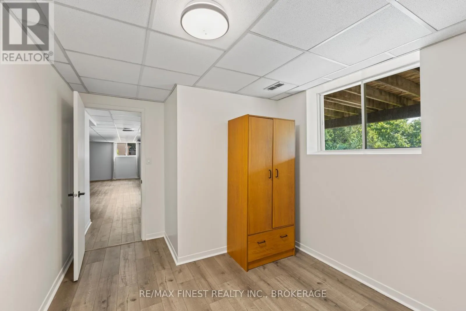 3743 MAPLE CREST COURT