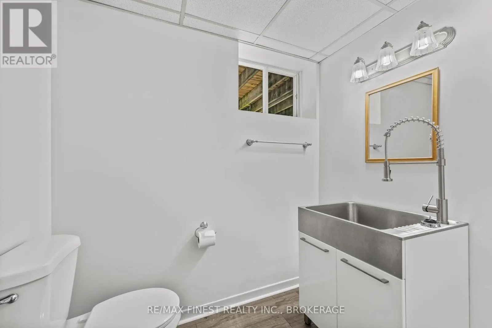 3743 MAPLE CREST COURT