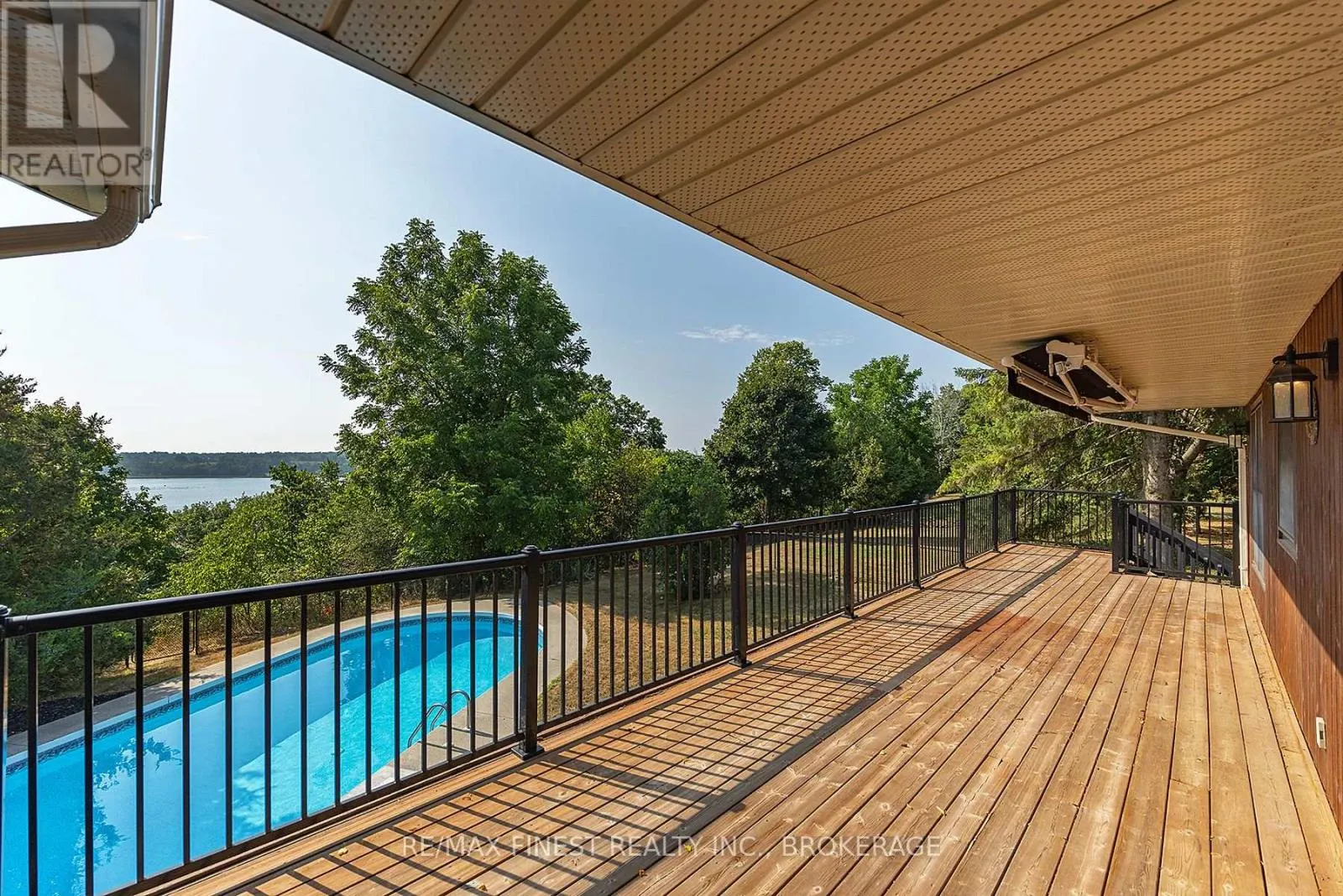 3743 MAPLE CREST COURT