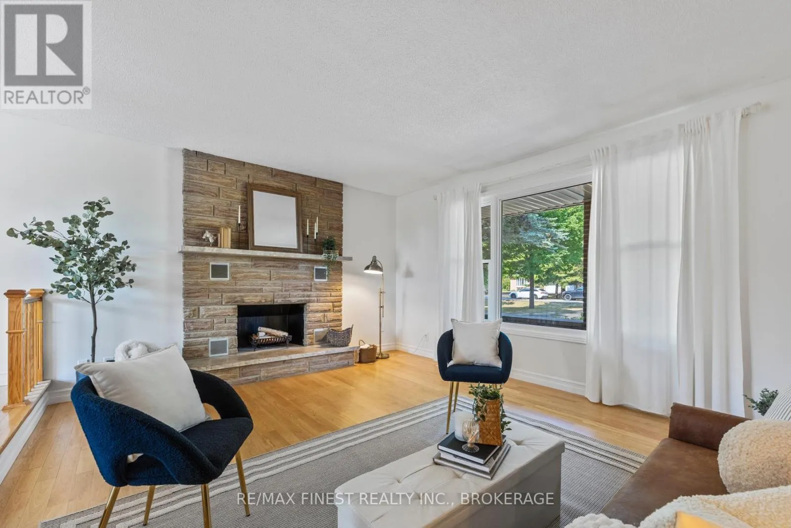 3743 MAPLE CREST COURT