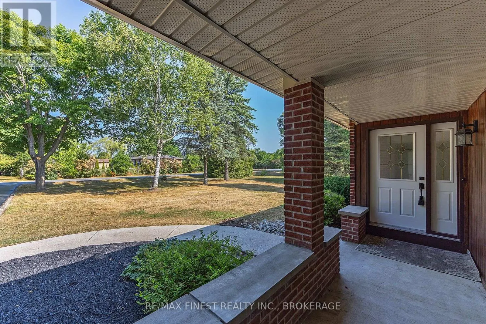 3743 MAPLE CREST COURT