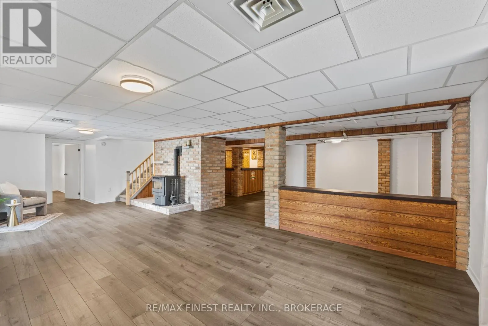 3743 MAPLE CREST COURT