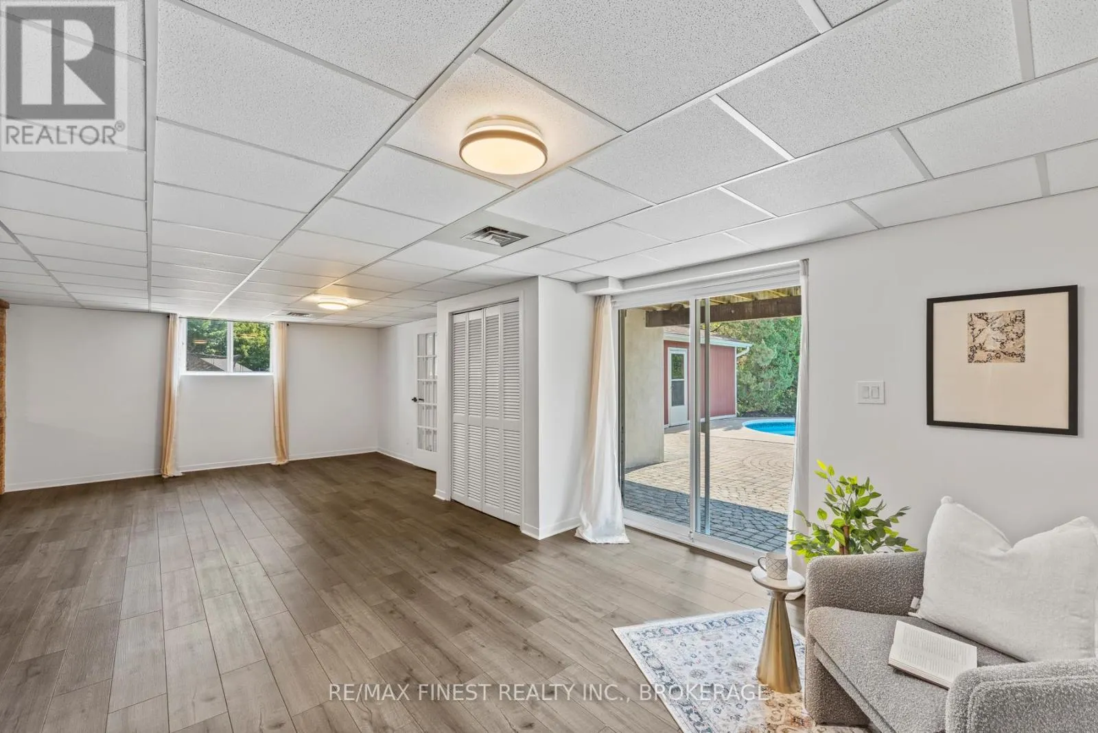3743 MAPLE CREST COURT