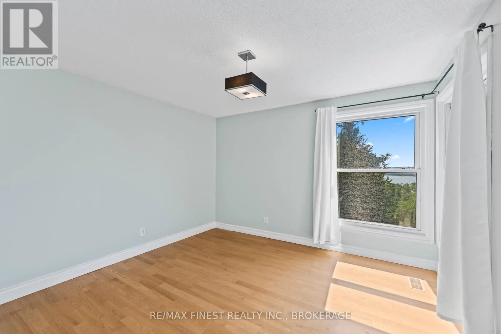 3743 MAPLE CREST COURT