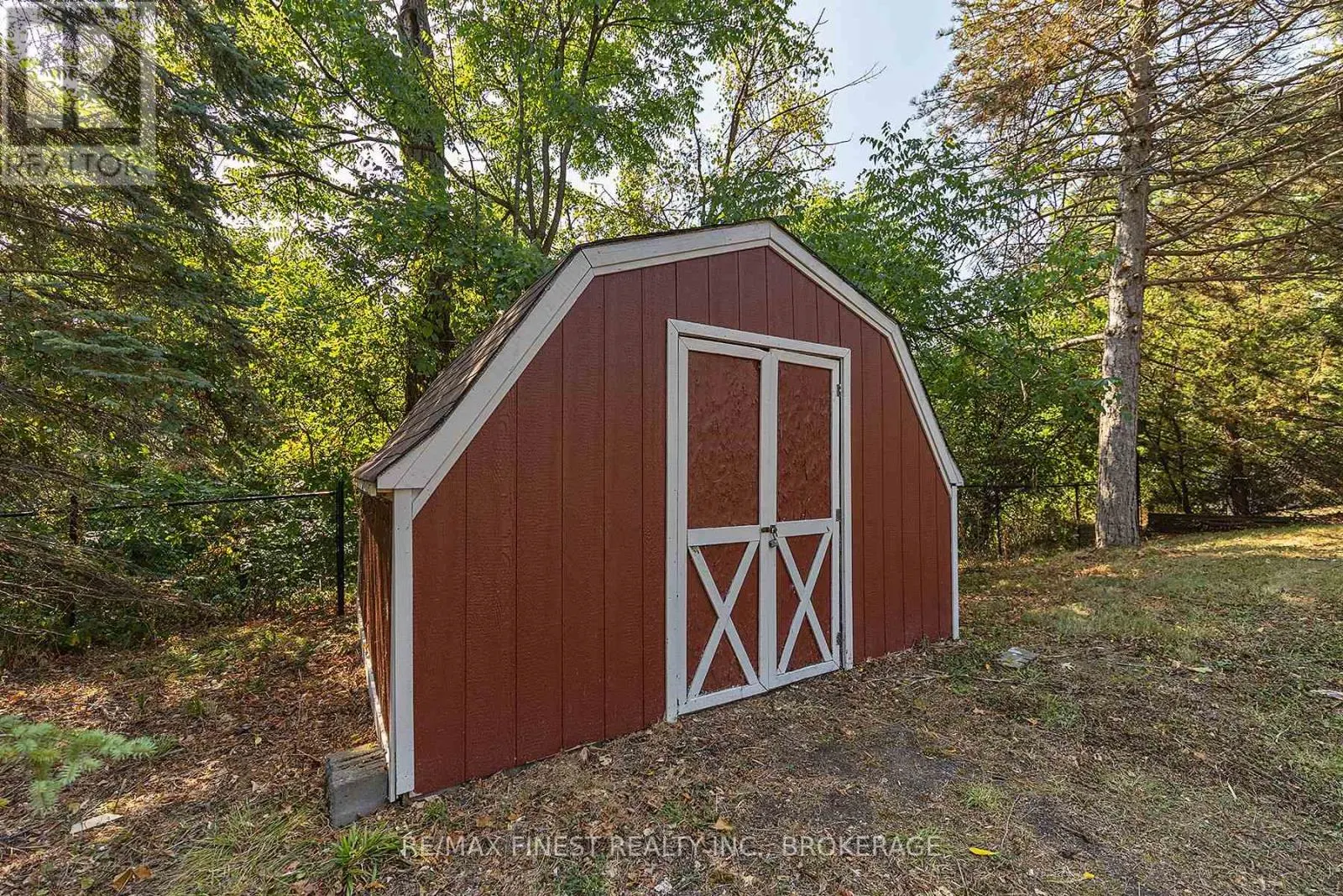 3743 MAPLE CREST COURT